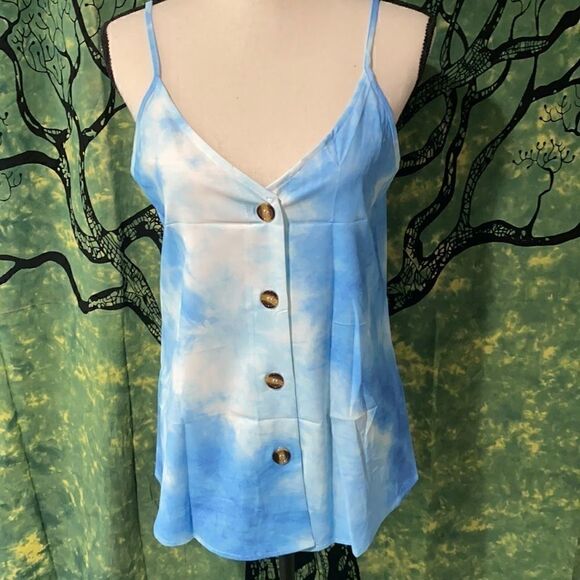 Spaghetti Strap buttoned tank top - Picture 2 of 8